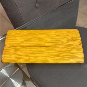 Louis Vuitton Yellow Wallet Will Come With Unbranded Chain